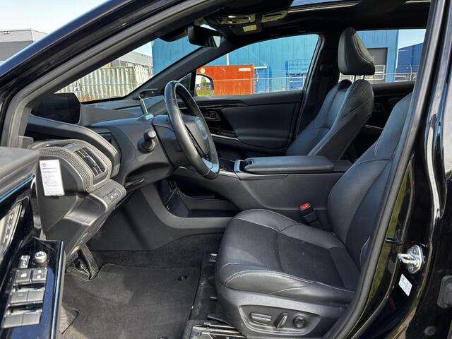 Toyota bZ4X Premium 4WD 71 kWh 3 FASE MEEST LUXE 4WD ALLE OPTIES!!!! TREKHAAK! ORG NL EERSTE EIGENAAR BTW!!!