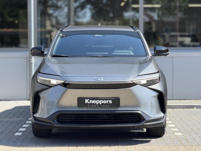 Toyota bZ4X Dynamic 71 kWh | GEEN AFLEVERKOSTEN | Incl. winterset, 360 camera, Elektrische achterklep