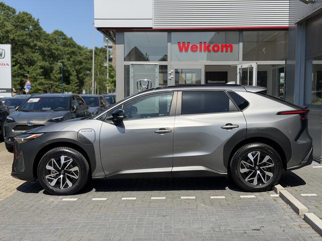 Toyota bZ4X Dynamic 71 kWh | GEEN AFLEVERKOSTEN | Incl. winterset, 360 camera, Elektrische achterklep