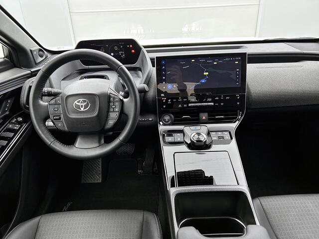 Toyota bZ4X Premium 4WD 71 kWh | BTW voertuig | JBL | 360 Camera | Dodehoek detectie | Stoelventilatie | Stoel+stuurverwarming + achterbank | Parkeersensoren voor+achter met assistent | Elektrische Achterklep |