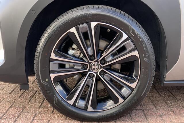 Toyota bZ4X Premium 71 kWh Trekhaak afn / Stuur en voor & achter Stoelverwarming / Stoelventilatie voor / JBL Audio / 360 Camera / Memory / Elektrische achterklep /
