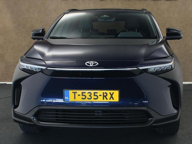 Toyota bZ4X Launch Edition 71 kWh - ORIGINEEL NEDERLANDSE AUTO - AFKOMSTIG VAN 1E EIGENAAR - 3 FASEN LADEN - ELEKTRISCHE ACHTERKLEP - ELEKTRISCH VERSTELBARE BESTUURDERSSTOEL - CAMERA - PARKEERSENSOREN VOOR/ ACHTER - DRAADLOZE TELEFOONLADER - DODEHOEK DETECTIE - KEYLESS ENTRY/ START - VOORSTOELEN VERWARMD