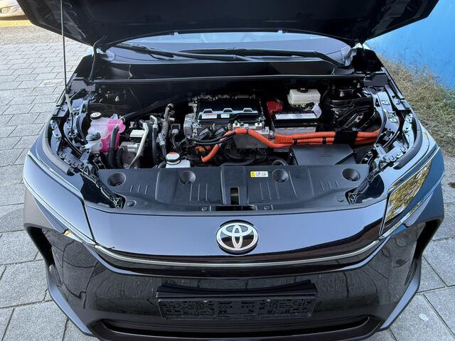 Toyota bZ4X Dynamic 71 kWh Draadloze telefoonlader, Apple carplay/android auto