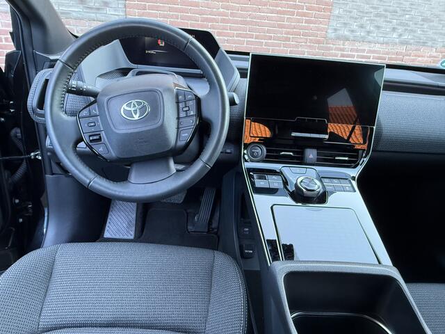 Toyota bZ4X Dynamic 71 kWh Draadloze telefoonlader, Apple carplay/android auto
