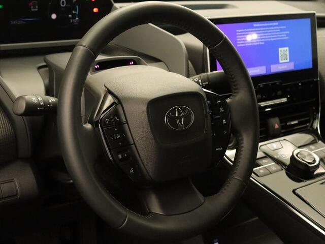 Toyota bZ4X Dynamic 71 kWh - SOH 100% !!!- ORIGINEEL NEDERLANDSE AUTO - VASTE TREKHAAK - TREKGEWICHT 750 KG - PARKEERSENSOREN VOOR/ ACHTER - 3 FASEN - DRAADLOZE TELEFOONLADER - ELEKTRISCHE ACHTERKLEP - STUUR EN STOELVERWARMING - ELEKTRISCH VERSTELBARE BESTUURDERSSTOEL