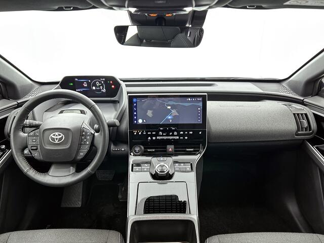 Toyota bZ4X Dynamic 71 kWh | BTW voertuig | Panoramadak | Stoel+stuurverwarming | 360 Camera | Elektrisch verstelbare bestuurdersstoel | Elektrische achterklep | Dodehoek detectie | Parkeersensoren voor+achter |