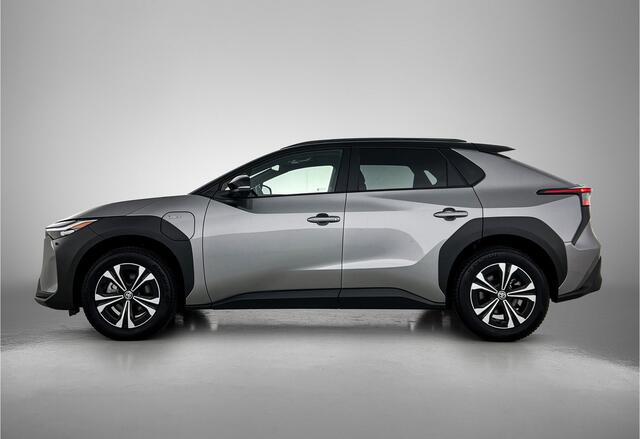 Toyota bZ4X Dynamic 71 kWh | BTW voertuig | Panoramadak | Stoel+stuurverwarming | 360 Camera | Elektrisch verstelbare bestuurdersstoel | Elektrische achterklep | Dodehoek detectie | Parkeersensoren voor+achter |