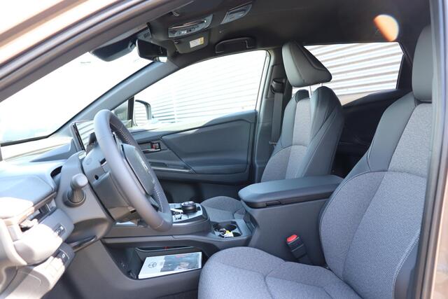 Toyota bZ4X Touring Dynamic Limited 2WD 75 kWh, € 3.000 inruilvoordeel, Stoel -, Stuur verwarming, Warmtepomp, BSM, 360 Camera! – foto 6