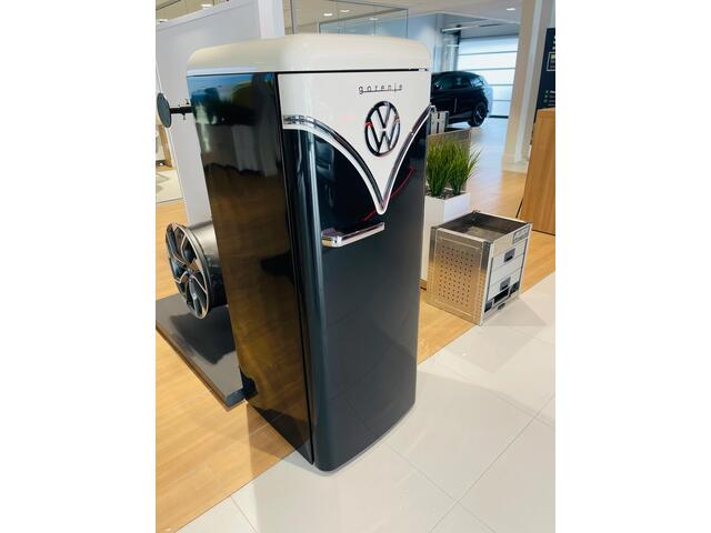 Volkswagen Bedrijfswagens T1 Bulli (koelkast) | inhoud: 3 kratten bier + 10 flessen wijn | vriesvak | groente la | eierhouder koelkast | dubbele flessenbak |