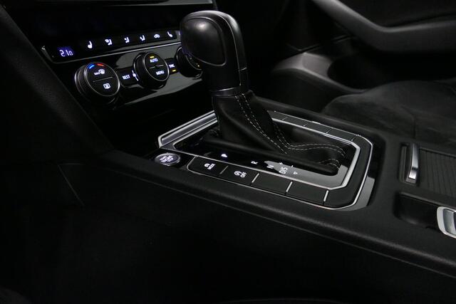 Volkswagen Arteon 2.0 TSI Business R / Stoelverwarming / Apple Carplay - Android Auto / Ergo Active best. stoel / Navigatie / Climatronic / Full LED / Elektr. wegklapbare trekhaak / Keyless / Grootlicht assistent