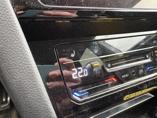 Volkswagen Arteon Shooting Brake 1.4 TSI eHybrid Elegance Business+ | Wegklapbare Trekhaak | Stoelverwarming | Stuurwielverwarming | Camera | Side Assist | Comfort stoelen elektrisch verstelbaar