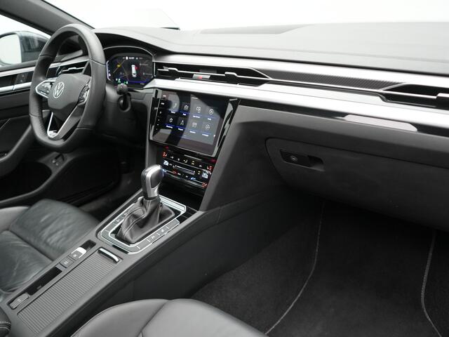 Volkswagen Arteon Shooting Brake 1.4 TSI eHybrid R-Line Business+ Plug In Hybrid 218pk Dealer O.H PHEV | Panodak | Trekhaak af Fabriek | Adaptive Cruise | Lederen Sportstoelen Massage & Memory | 360 Camera | Head Up | Stuurverwarming | Virtual | BLIS |