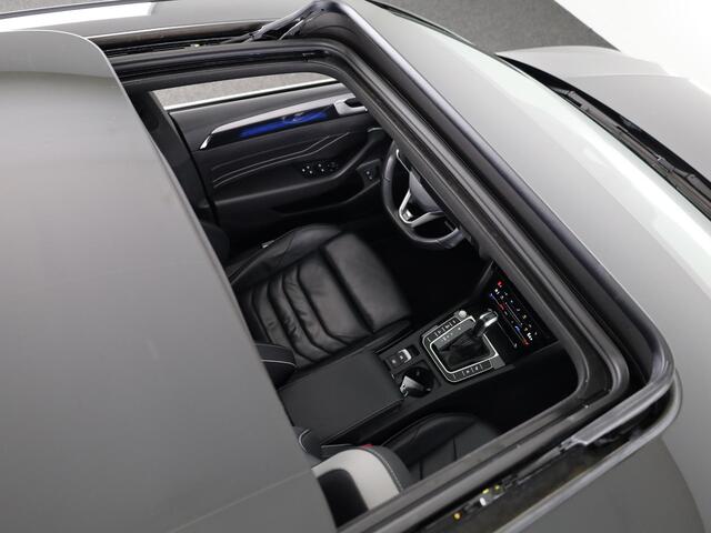 Volkswagen Arteon 1.4 TSI eHybrid R-Line Business 218 pk Automaat (DSG) | Navigatie | Panoramadak | Trekhaak (wegklapbaar) | Parkeersensoren (Park assist) | Rondomzicht camera | Lederen bekleding | Stoelverwarming v/a | R-Line |