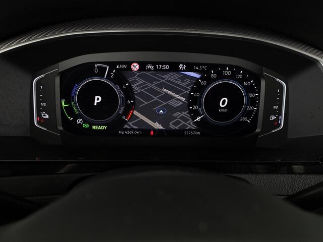 Volkswagen Arteon 1.4 TSI eHybrid R-Line Business 218 pk Automaat (DSG) | Navigatie | Panoramadak | Trekhaak (wegklapbaar) | Parkeersensoren (Park assist) | Rondomzicht camera | Lederen bekleding | Stoelverwarming v/a | R-Line |