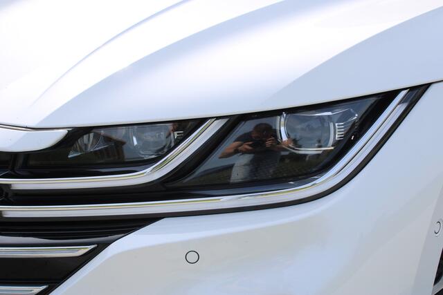 Volkswagen Arteon Shooting Brake 1.4 TSI eHybrid R-Line Business+ | Incl. 12 maanden garantie | Schuif/kantel dak | Adaptieve cruise control | Standkachel | Uitklapbare trekhaak | Head-up display | Massage stoel | Apple carplay/Android auto | Stoelverwarming voor/achter |