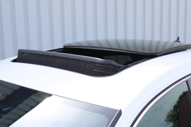 Volkswagen Arteon Shooting Brake 1.4 TSI eHybrid R-Line Business+ | Incl. 12 maanden garantie | Schuif/kantel dak | Adaptieve cruise control | Standkachel | Uitklapbare trekhaak | Head-up display | Massage stoel | Apple carplay/Android auto | Stoelverwarming voor/achter |