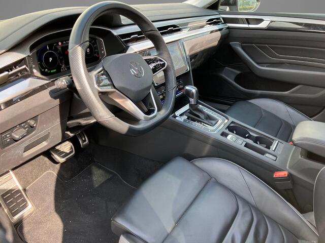 Volkswagen Arteon Shooting Brake 1.4TSIe Hybrid 160KW/218PK DSG R-Line Panoramadak · Leer · 360°Camera + Parkeersensoren · Stoelverwarming · Dodehoeksensor · Elektrische stoelverstelling ·