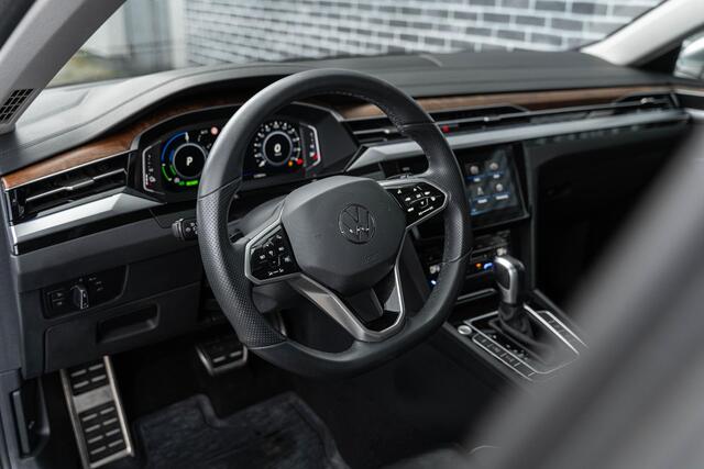 Volkswagen Arteon Shooting Brake 1.4 TSI eHybrid Elegance Business+ | Plug-in Hybrid (PHEV) | Trekhaak | Panoramadak | Nappaleder | Stoelmassage | Stoelverwarming voor en achter | Achteruitrijcamera | Parkeerassistent | Dodehoekdetectie | Navigatie Discover Pro