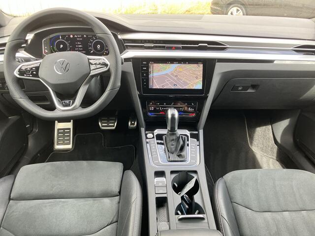 Volkswagen Arteon Shooting Brake 1.4TSIeHybrid 160kW/218PK R-Line DSG · Panoramadak · Leder/Alcantara · Camera · Apple/Android Car Play · Stoelverwarming ·