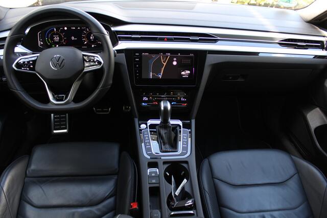 Volkswagen Arteon Shooting Brake 1.4 TSI eHybrid R-Line Business+ | Incl. 12 maanden Garantie | Elektrisch wegklapbare trekhaak | Elektrisch verstelbare stoelen met memory | Stoelmassage | Stoel/stuurverwarming | Achteruitrijcamera | Adaptive cruise controle | Apple CarPla
