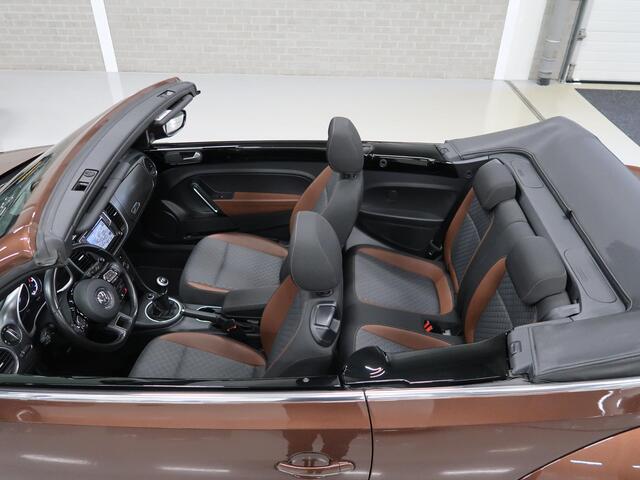 Volkswagen BEETLE (NEW) Cabriolet 1.2 TSI Allstar Airco-ecc Half leer Navigatie Camera Stoelverwarming Cruise control Boekjes Bluetooth 18 inch Sportvelgen PDC Windscherm Afdekhoes Nieuwstaat