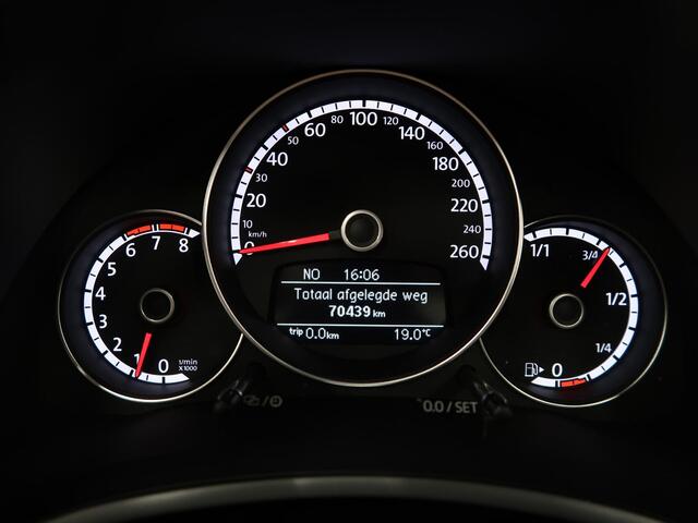 Volkswagen BEETLE (NEW) Cabriolet 1.2 TSI Allstar Airco-ecc Half leer Navigatie Camera Stoelverwarming Cruise control Boekjes Bluetooth 18 inch Sportvelgen PDC Windscherm Afdekhoes Nieuwstaat