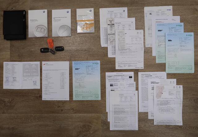 Volkswagen BEETLE (NEW) Cabriolet 1.2 TSI Club Xenon Fender Airco-ecc Navigatie App Connect Stoelverwarming PDC Boekjes Lage km.stand 18 inch Twister velgen Habanero Oranje metallic Zeer nette staat