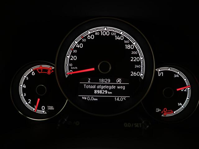 Volkswagen BEETLE (NEW) Cabriolet 1.2 TSI Sound Airco-ecc Navigatie App connect Sportvelgen 17 inch Parkeersensoren Windscherm Afdekhoes Boekjes aanwezig 2017 Facelift model Stoelverwarming Cabrio Zeer nette staat