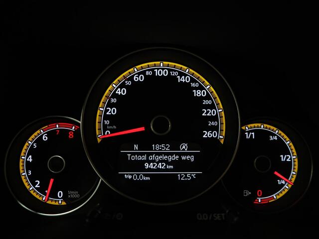 Volkswagen BEETLE (NEW) 1.2 TSI Dune Airco-ecc LED BT Navigatie 18 inch Stoelverwarming Cruise Mistlampen Extra getint glas Zeer nette auto Alle Rekeningen aanwezig PDC