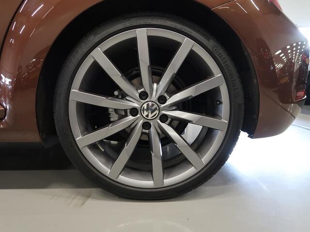 Volkswagen BEETLE (NEW) Cabriolet 1.4 TSI Allstar BTW LED App connect Automaat Fender 20 inch Camera Half Leer Navigatie Bluetooth Cruise control Airco-ecc Boekjes Nieuwstaat