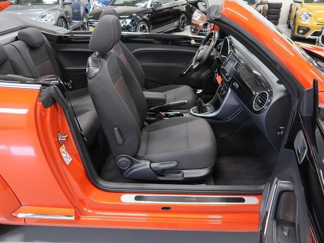 Volkswagen BEETLE (NEW) Cabriolet 1.2 TSI Sound Navigatie Stoelverwarming Cruise control Dealeronderhouden App connect Extra klokjes 18 inch Twister velgen Habanero Orange metallic Zeer nette staat