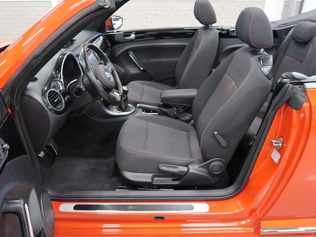Volkswagen BEETLE (NEW) Cabriolet 1.2 TSI Sound Navigatie Stoelverwarming Cruise control Dealeronderhouden App connect Extra klokjes 18 inch Twister velgen Habanero Orange metallic Zeer nette staat