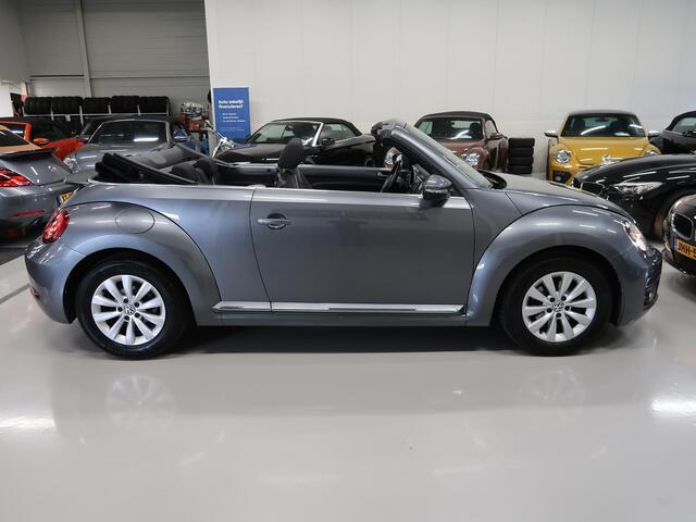 Volkswagen BEETLE (NEW) Cabriolet 1.2 TSI Design Airco-ecc Stoelverwarming Navigatie Sportvelgen PDC Windscherm Boekjes aanwezig Bluetooth Elektrische cabrioletkap Cruise control Metallic lak Nette staat