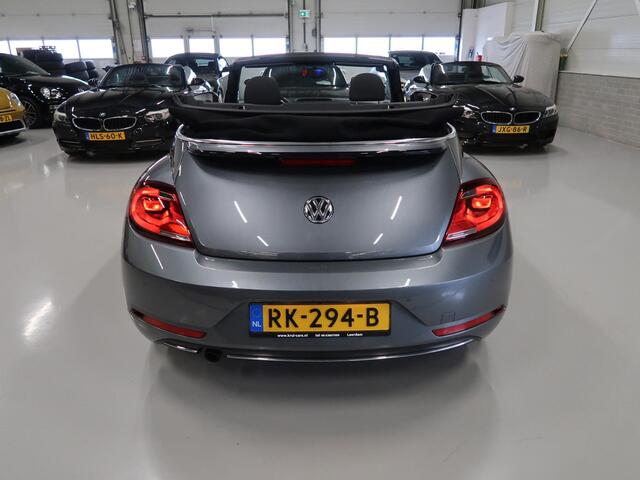 Volkswagen BEETLE (NEW) Cabriolet 1.2 TSI Design Airco-ecc Stoelverwarming Navigatie Sportvelgen PDC Windscherm Boekjes aanwezig Bluetooth Elektrische cabrioletkap Cruise control Metallic lak Nette staat