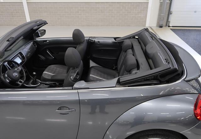 Volkswagen BEETLE (NEW) Cabriolet 1.2 TSI Design Airco-ecc Stoelverwarming Navigatie Sportvelgen PDC Windscherm Boekjes aanwezig Bluetooth Elektrische cabrioletkap Cruise control Metallic lak Nette staat