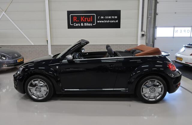 Volkswagen BEETLE (NEW) Cabriolet 1.4 TSI Karmann 150pk Automaat Leer/Alcantara App connect 18 inch Navigatie Carplay PDC Cruise Boekjes aanwezig Nette staat