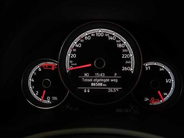 Volkswagen BEETLE (NEW) Cabriolet 1.4 TSI Karmann 150pk Automaat Leer/Alcantara App connect 18 inch Navigatie Carplay PDC Cruise Boekjes aanwezig Nette staat