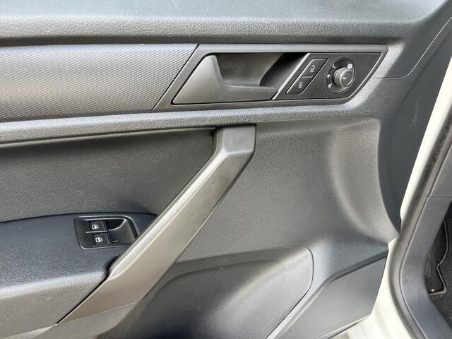 Volkswagen CADDY 2.0 TDI L1H1 Airco Cruise controle Schuifdeur Trekhaak 1400kg trekgewicht Telefoonverbinding Parkeersensoren achter 1e eigenaar 2-Persoons Euro 6