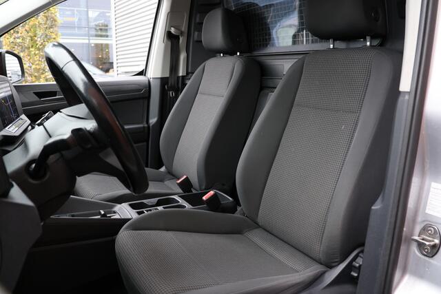 Volkswagen CADDY Cargo 2.0 TDI 185 PK DSG | BTW Vrij | Marge | AV Edition | Navigatie | CarPlay | MF Stuur | F1 Flippers | Cruise control | DAB | Spoilerkit | Nieuwe APK | NL Auto