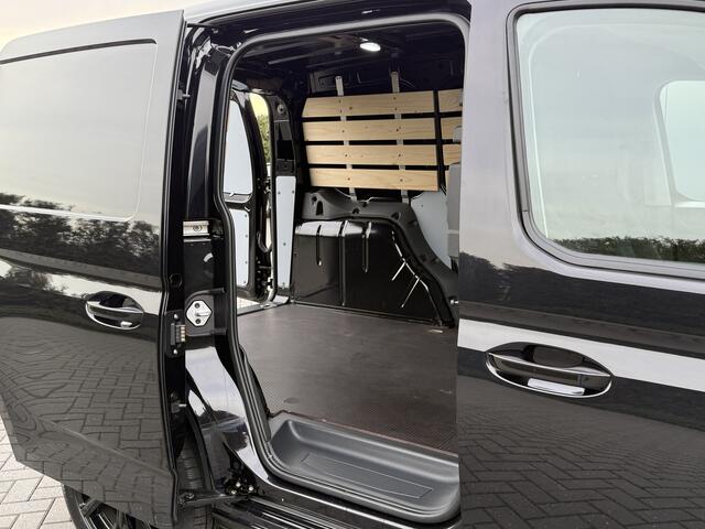 Volkswagen CADDY Cargo 2.0 TDI 123 PK STYLE / DSG AUTOMAAT / HIGHLINE / VIRTUAL / L1H1 / 10.534 KM!! / CRUISE / AIRCO / TREKHAAK / NAVI / LANE ASSIST / 17" LMV