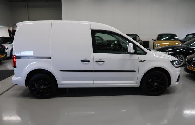 Volkswagen CADDY 1.2 TSI 11-2019 Benzine Airco Trekhaak Marge Sportvelgen 17 inch Boekjes aanwezig Bumpers in kleur Vrij van btw en bpm