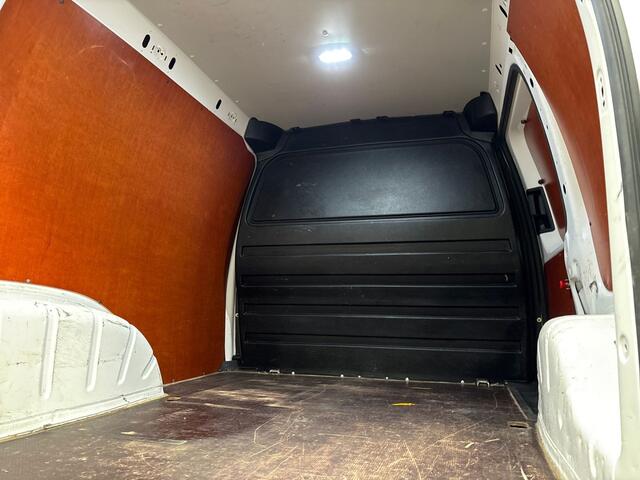 Volkswagen CADDY 2.0 TDI L1H1 BMT Sport Automaat (APPLE CARPLAY, NAVIGATIE, CAMERA, LM VELGEN, CRUISE, TREKHAAK, PARKEERSENSOREN, NIEUWE APK, NIEUWSTAAT)