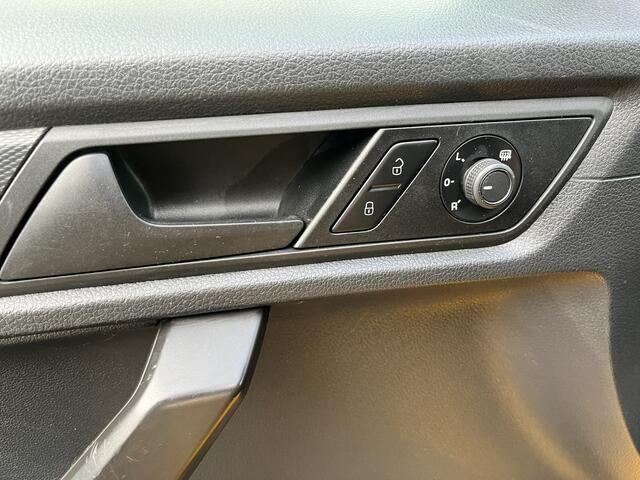 Volkswagen CADDY 2.0 TDI L1H1 Airco Cruise controle Trekhaak 1400kg trekgewicht Parkeersensoren achter Schuifdeur Telefoon verbinding Euro 6 Bpm vrij voor particulier gebruik!!