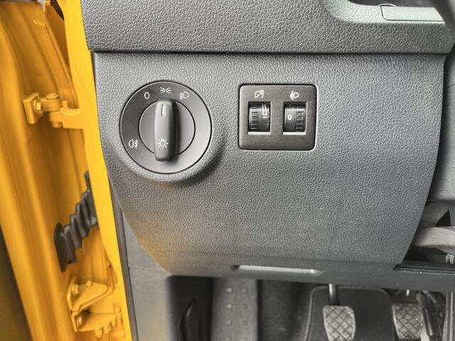 Volkswagen CADDY 2.0 TDI L1H1 Imperiaal Airco Cruise controle Trekhaak 1400kg trekgewicht Parkeersensoren achter Schuifdeur Telefoon verbinding 1e eigenaar Euro 6 bpm vrij voor particulier gebruik !!