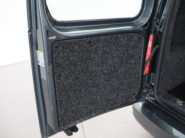 Volkswagen CADDY 2.0 TDI 180 PK + 18 INCH | VERLAAGD | BREMBO | APPLE CARPLAY | TREKHAAK | STOELVERWARMING