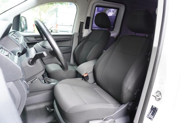 Volkswagen CADDY MARGE 102pk Euro6 Automaat Navigatie Parkeersensoren Trekhaak 17" Velgen LED + Xenon Airco