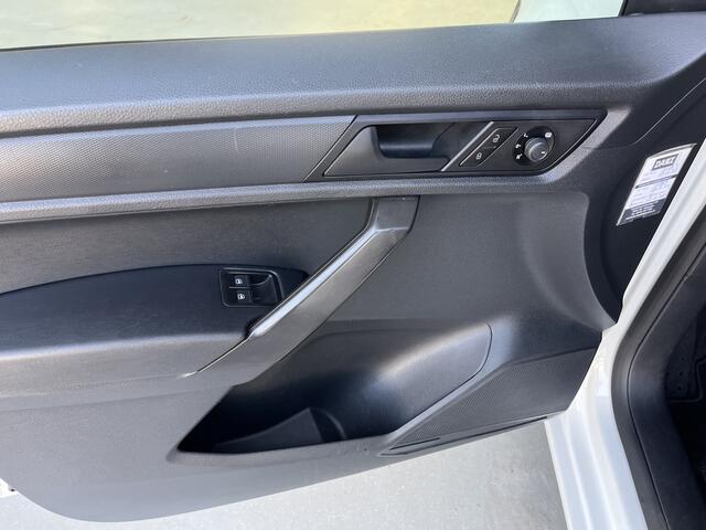 Volkswagen CADDY 2.0 TDI L1H1 DSG Airco Cruise controle Trekhaak 1500kg trekgewicht Automaat Parkeersensoren achter Schuifdeur Telefoon verbinding Euro 6