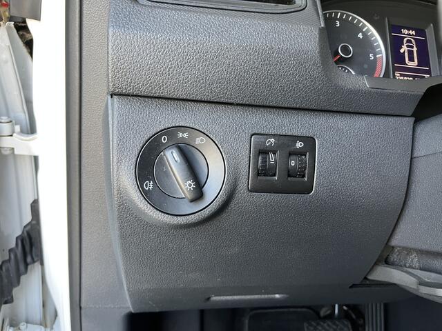 Volkswagen CADDY 2.0 TDI L1H1 DSG Airco Cruise controle Trekhaak 1500kg trekgewicht Automaat Parkeersensoren achter Schuifdeur Telefoon verbinding Euro 6