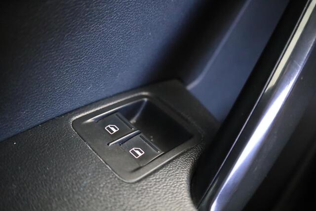 Volkswagen CADDY 2.0 TDI L1H1 BMT Highline Executive, 102PK / 75kW DSG, navigatie, cruise control, lederen bekleding, xenon + LED, 2-zone climatronic, stoelverwarming, scheidingswand + ruit, 17" LMV, parkeersensoren achter, trekhaak, privacy glas, DAB+ en achteruitrijcame