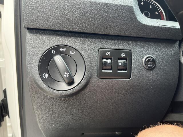 Volkswagen CADDY 1.4 TSI Benzine 126pk Airco Cruise control Trekhaak 1500kg Schuifdeur Kastinrichting Bluetooth verbinding Dealer onderhouden 1e eigenaar